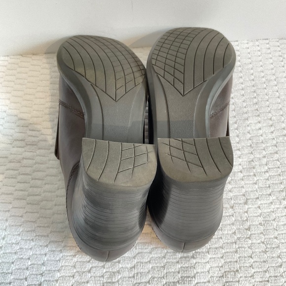 Bass Galaxy Women’s Brown Leather Heel Shoe Size 7.5M - Picture 12 of 14